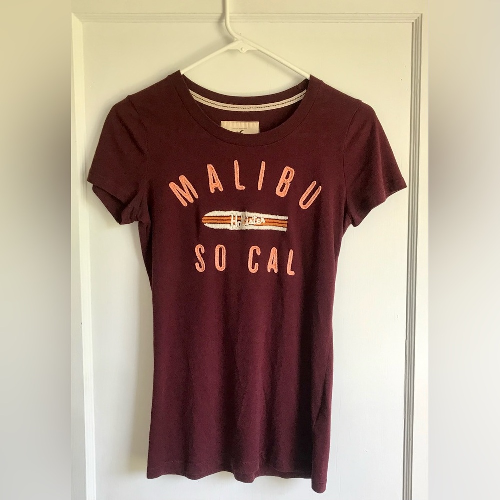 Hollister Maroon 'Malibu So Cal' Short Sleeve Tee with Pink Graphics
